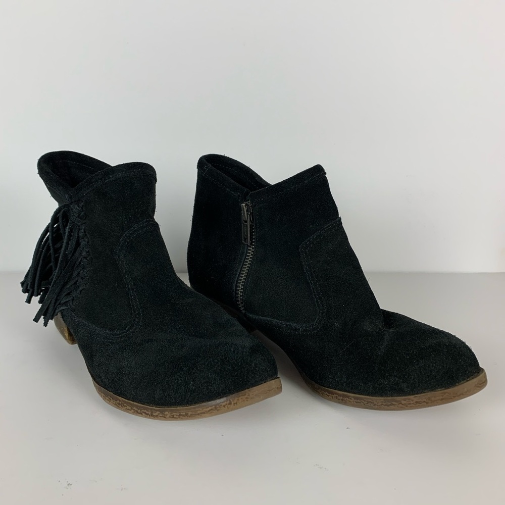 MINNETONKA Blake Fringe Booties Size 6